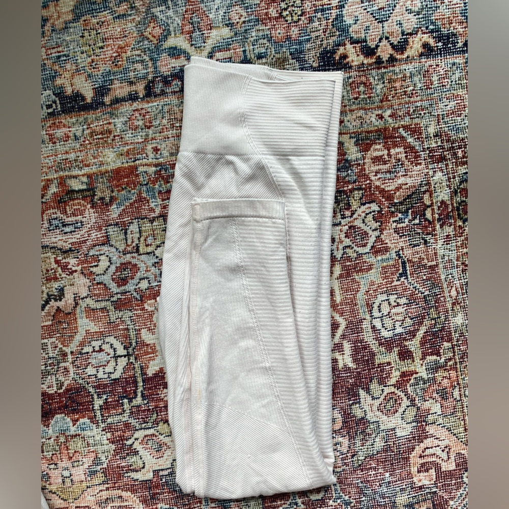 Soft pink aerie chill and play leggings